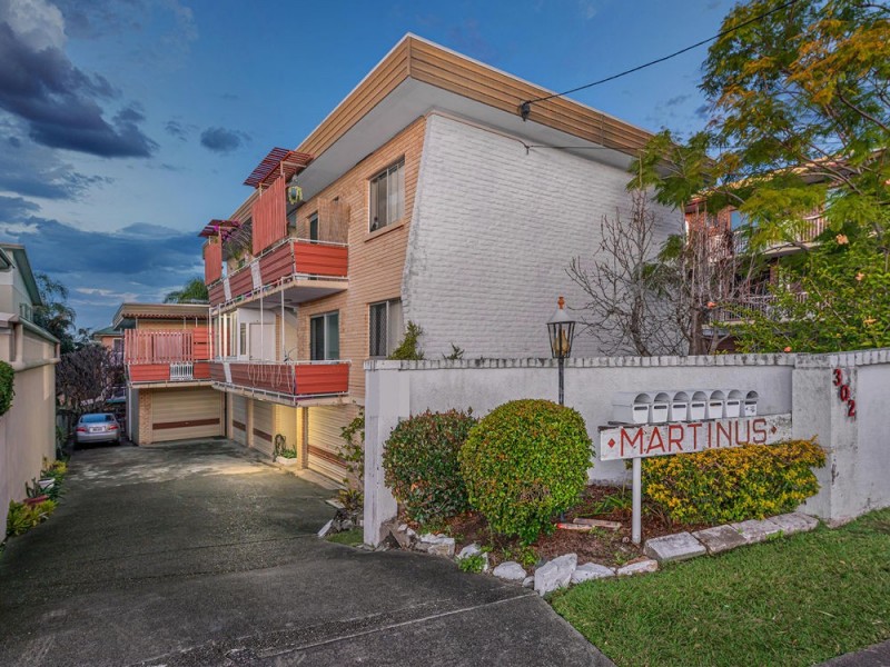 2/302 Cavendish Road, Coorparoo QLD 4151
