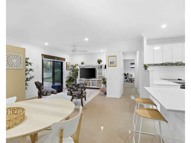 2/249 Bloomfield Street, Cleveland QLD 4163