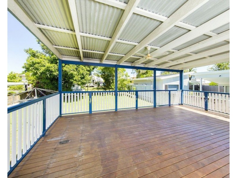 77 Morehead Avenue, Norman Park QLD 4170