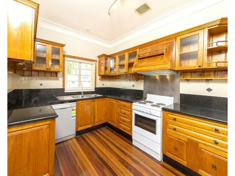 77 Morehead Avenue, Norman Park QLD 4170