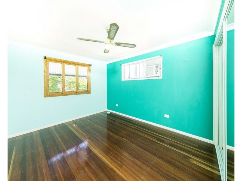 77 Morehead Avenue, Norman Park QLD 4170