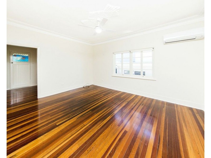 77 Morehead Avenue, Norman Park QLD 4170