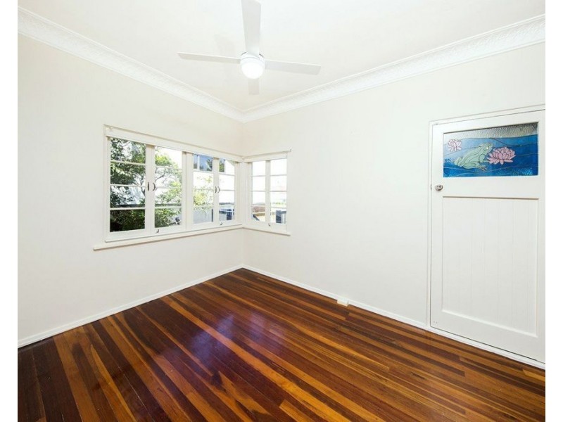 77 Morehead Avenue, Norman Park QLD 4170