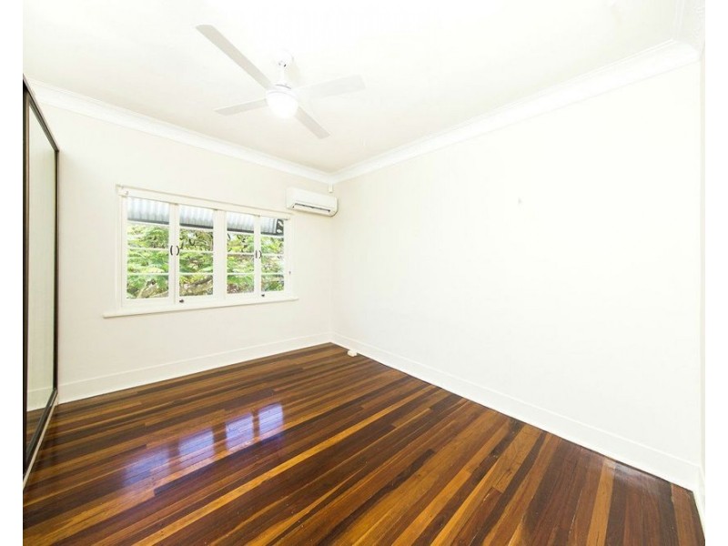 77 Morehead Avenue, Norman Park QLD 4170