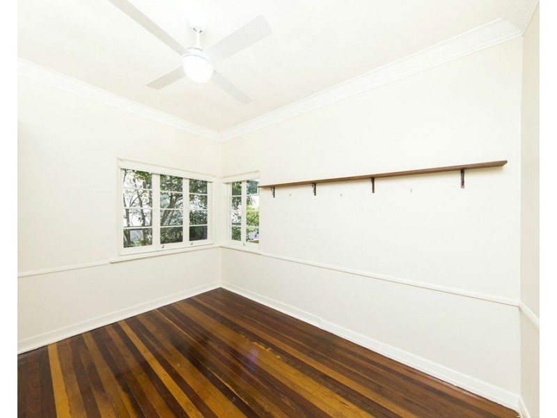 77 Morehead Avenue, Norman Park QLD 4170