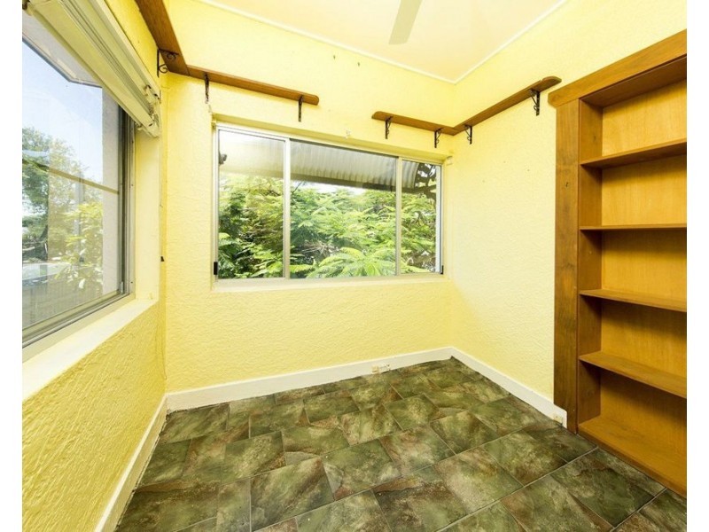 77 Morehead Avenue, Norman Park QLD 4170