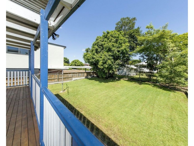 77 Morehead Avenue, Norman Park QLD 4170
