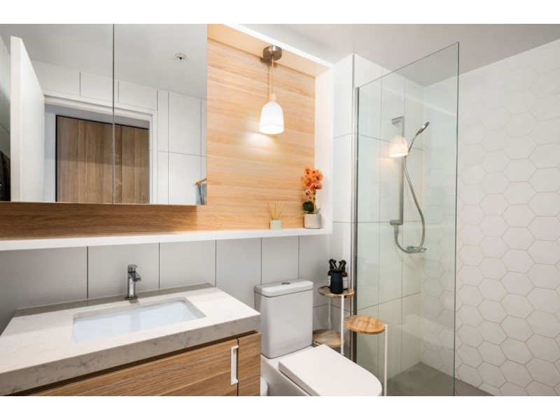 1001/17 Deshon Street, Woolloongabba QLD 4102