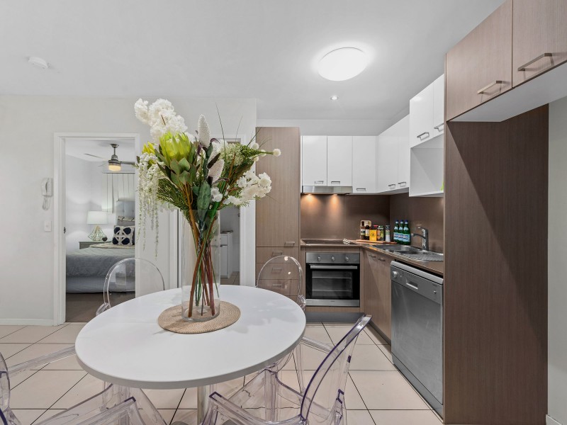 24/11 Riding Road, Hawthorne QLD 4171