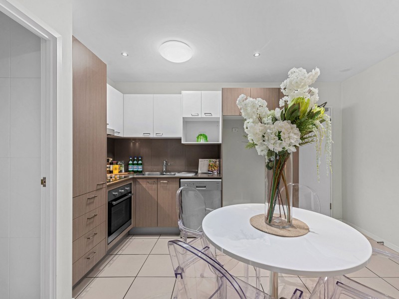 24/11 Riding Road, Hawthorne QLD 4171