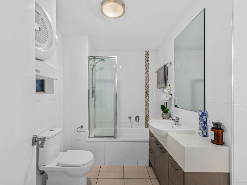 24/11 Riding Road, Hawthorne QLD 4171