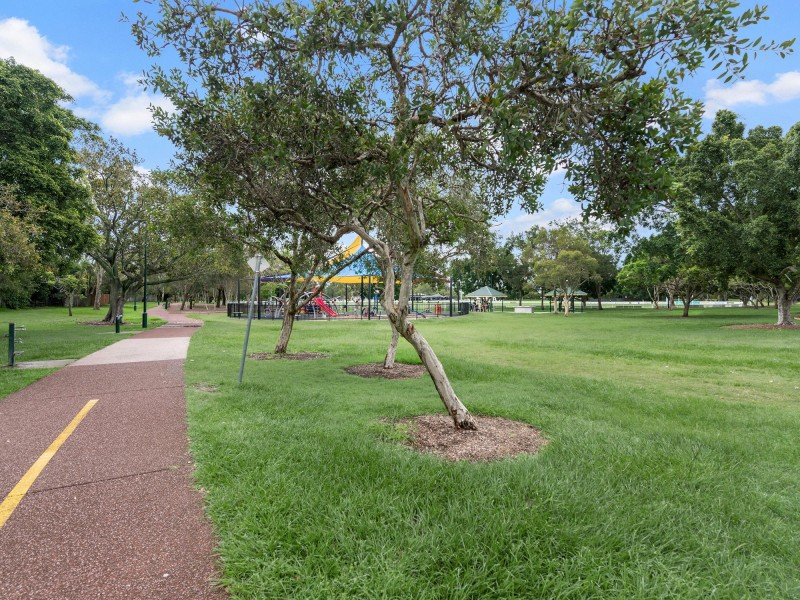 24/11 Riding Road, Hawthorne QLD 4171