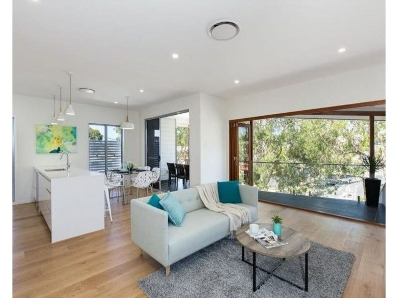 70 Riding Road, Hawthorne QLD 4171