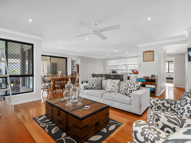 10 Hoskins Drive, Wellington Point QLD 4160