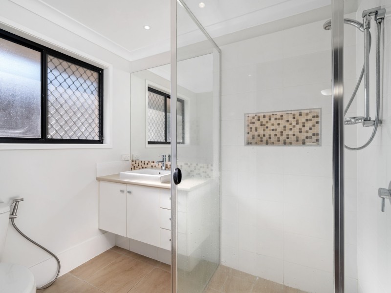 10 Hoskins Drive, Wellington Point QLD 4160