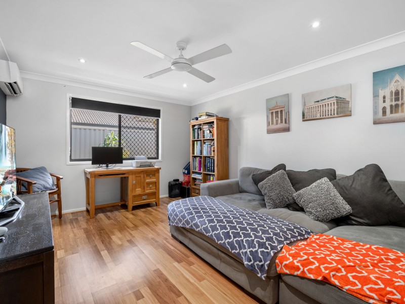 10 Hoskins Drive, Wellington Point QLD 4160