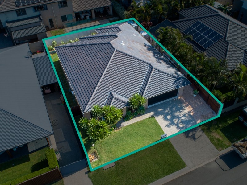 10 Hoskins Drive, Wellington Point QLD 4160