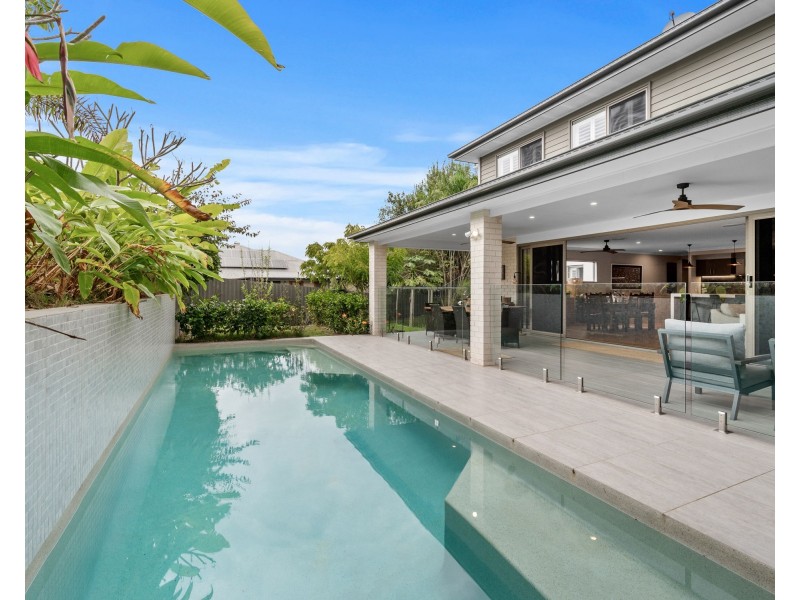 6 Sapphire Street, Holland Park QLD 4121