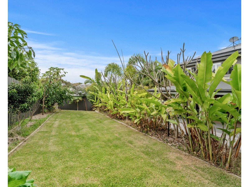 6 Sapphire Street, Holland Park QLD 4121