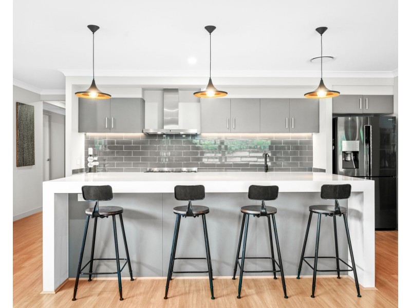 6 Sapphire Street, Holland Park QLD 4121