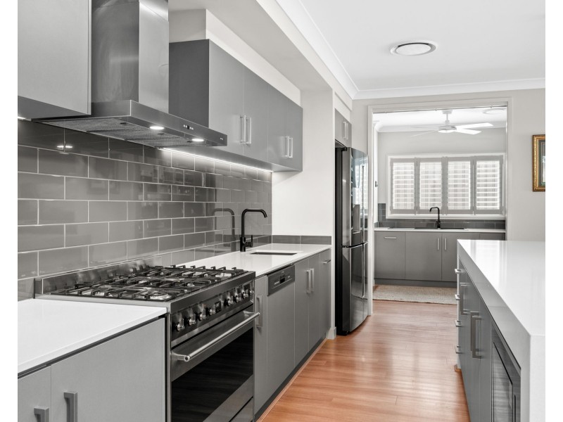 6 Sapphire Street, Holland Park QLD 4121