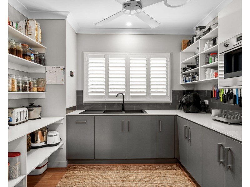 6 Sapphire Street, Holland Park QLD 4121