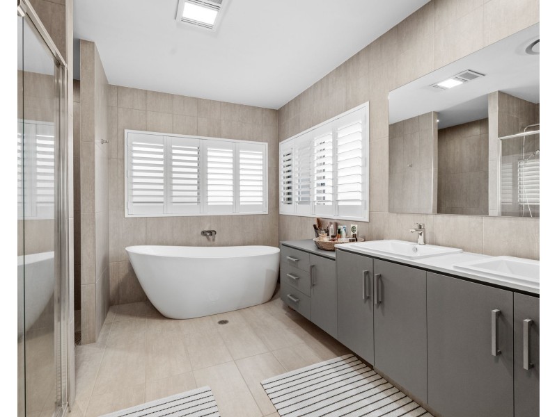 6 Sapphire Street, Holland Park QLD 4121