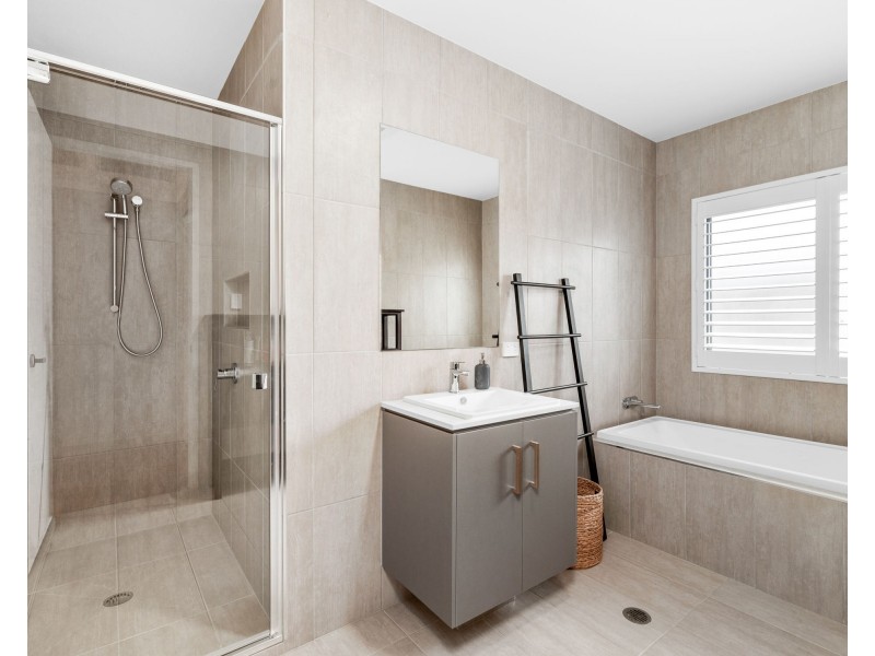 6 Sapphire Street, Holland Park QLD 4121