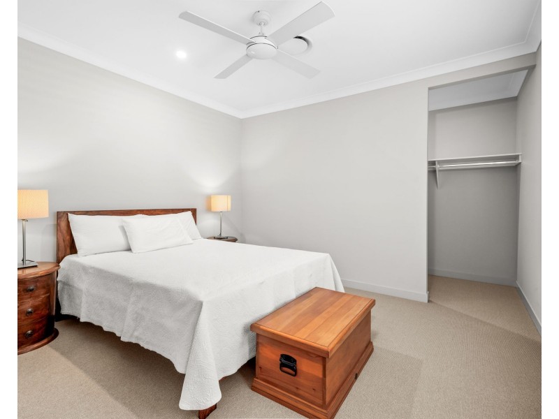 6 Sapphire Street, Holland Park QLD 4121