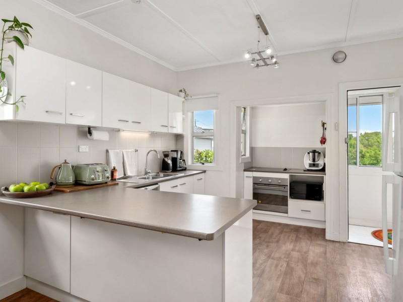 75 Cradock Street, Holland Park QLD 4121