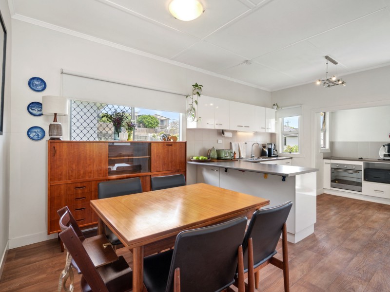 75 Cradock Street, Holland Park QLD 4121