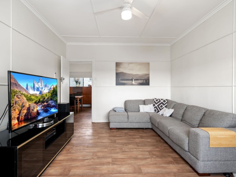 75 Cradock Street, Holland Park QLD 4121