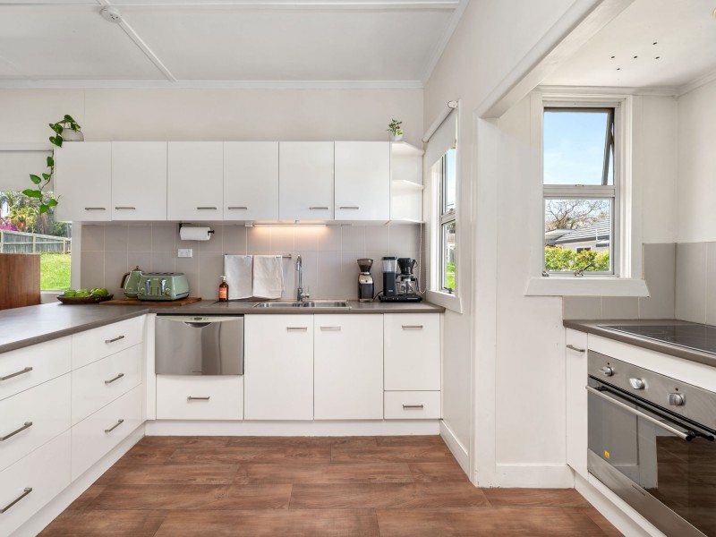 75 Cradock Street, Holland Park QLD 4121