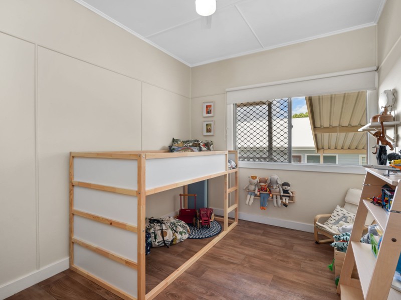 75 Cradock Street, Holland Park QLD 4121