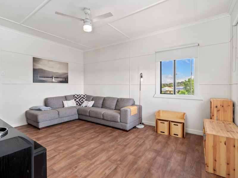 75 Cradock Street, Holland Park QLD 4121