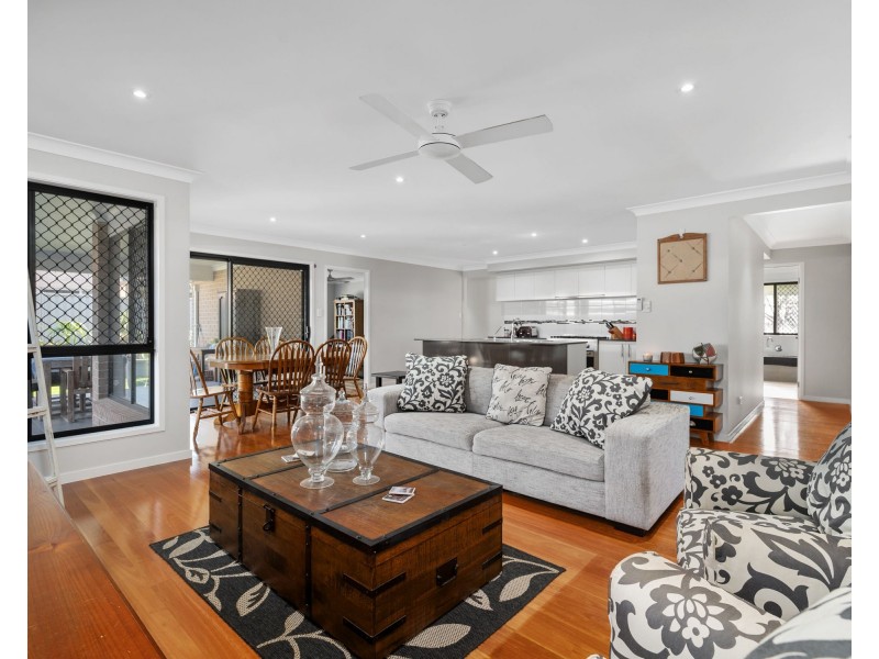10 Hoskins Drive, Wellington Point QLD 4160