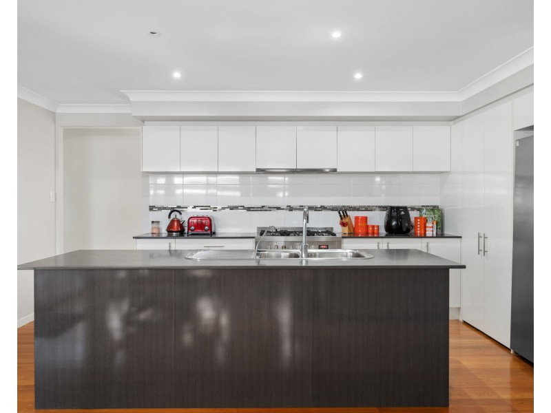 10 Hoskins Drive, Wellington Point QLD 4160