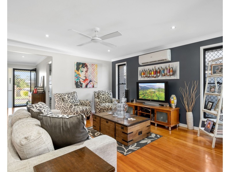 10 Hoskins Drive, Wellington Point QLD 4160