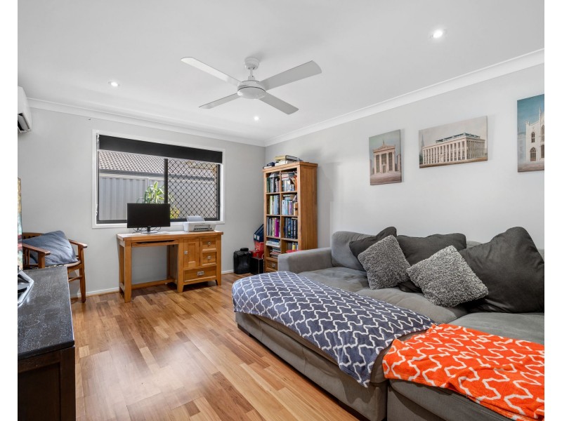 10 Hoskins Drive, Wellington Point QLD 4160