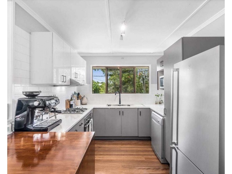 86 Roseneath Parade, Wynnum West QLD 4178