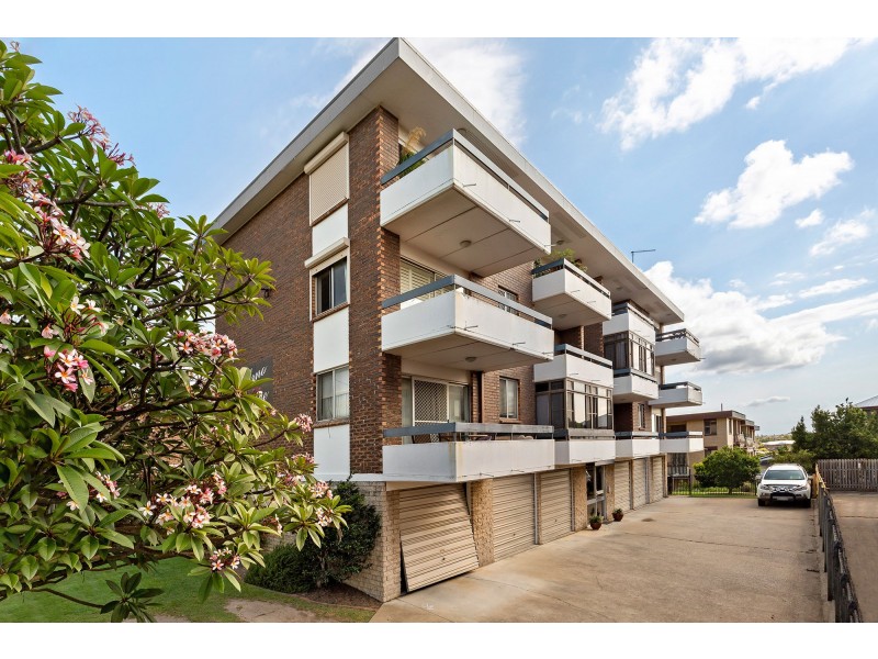 2/235 Cavendish Road, Coorparoo QLD 4151