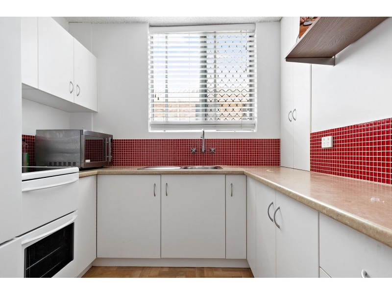 2/235 Cavendish Road, Coorparoo QLD 4151