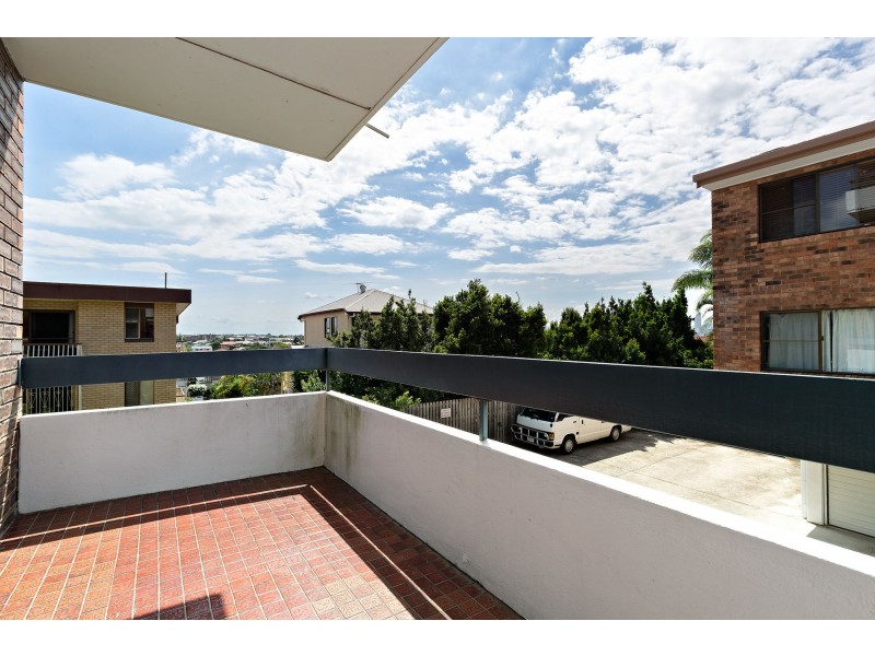 2/235 Cavendish Road, Coorparoo QLD 4151