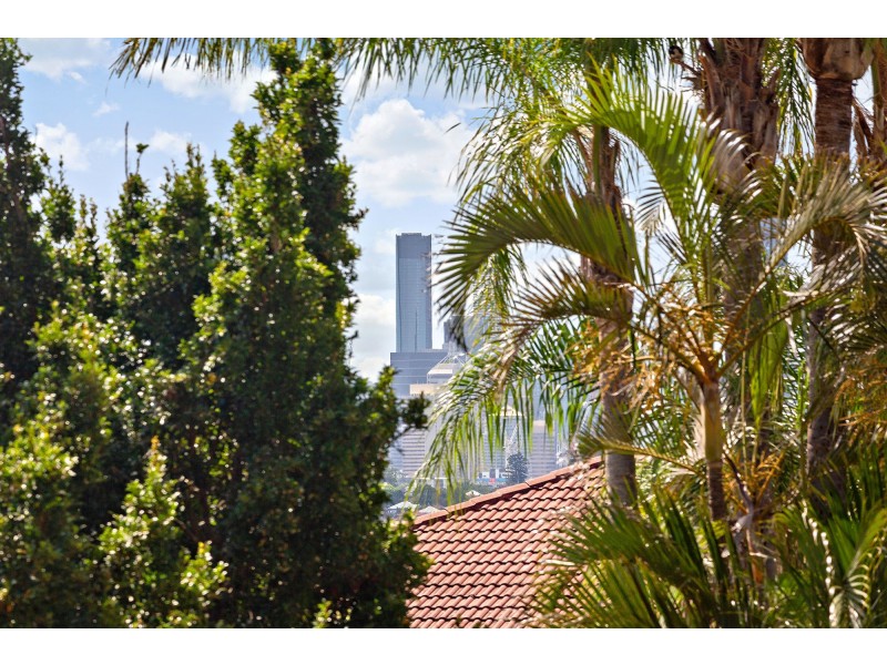 2/235 Cavendish Road, Coorparoo QLD 4151