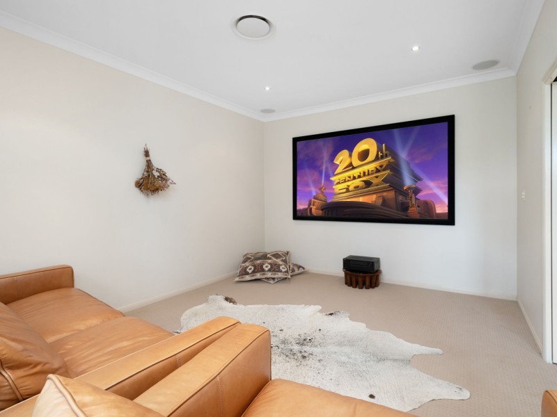 5 Minyon Court, Pacific Pines QLD 4211