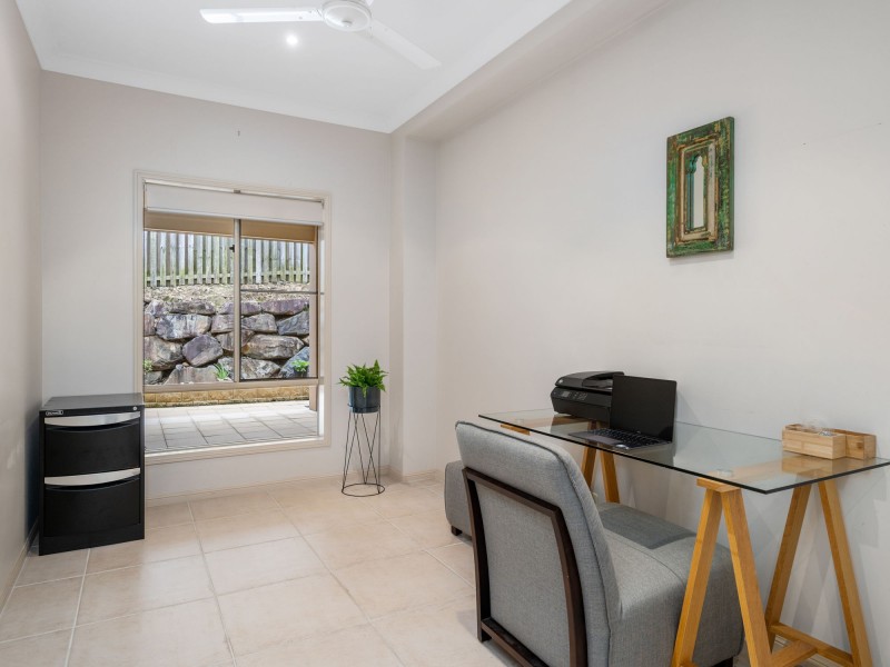 5 Minyon Court, Pacific Pines QLD 4211