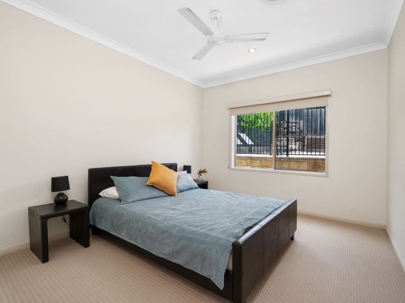 5 Minyon Court, Pacific Pines QLD 4211