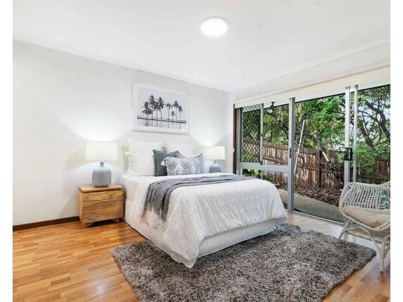 585 Cavendish Road, Coorparoo QLD 4151