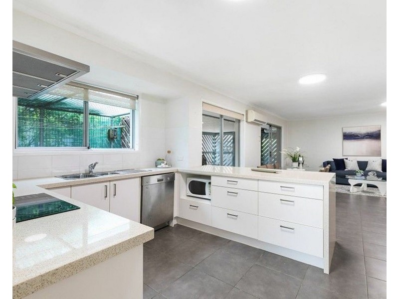 585 Cavendish Road, Coorparoo QLD 4151