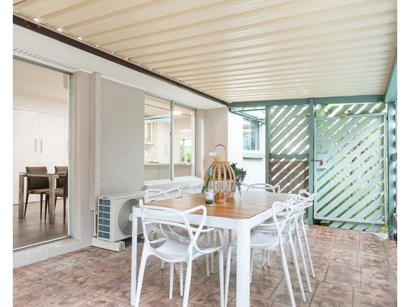 585 Cavendish Road, Coorparoo QLD 4151